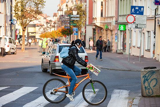 Zielona Gora, rower na tle deptaka przy ulicy Kupieckiej. EU, PL, Lubuskie.